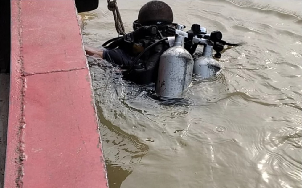 CNG plunged into the river with passengers two women missing