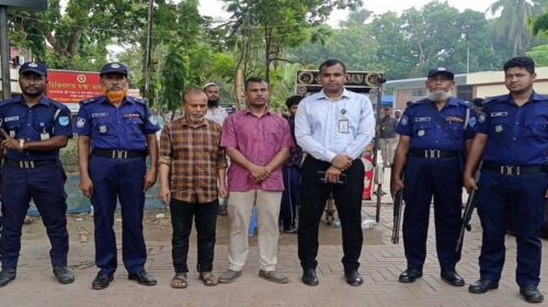 দালাল চক্রের বিরুদ্ধে কঠোর জেলা প্রশাসন: খানপুরের ৩০০ শয্যা হাসপাতাল থেকে ২ দালাল আটক