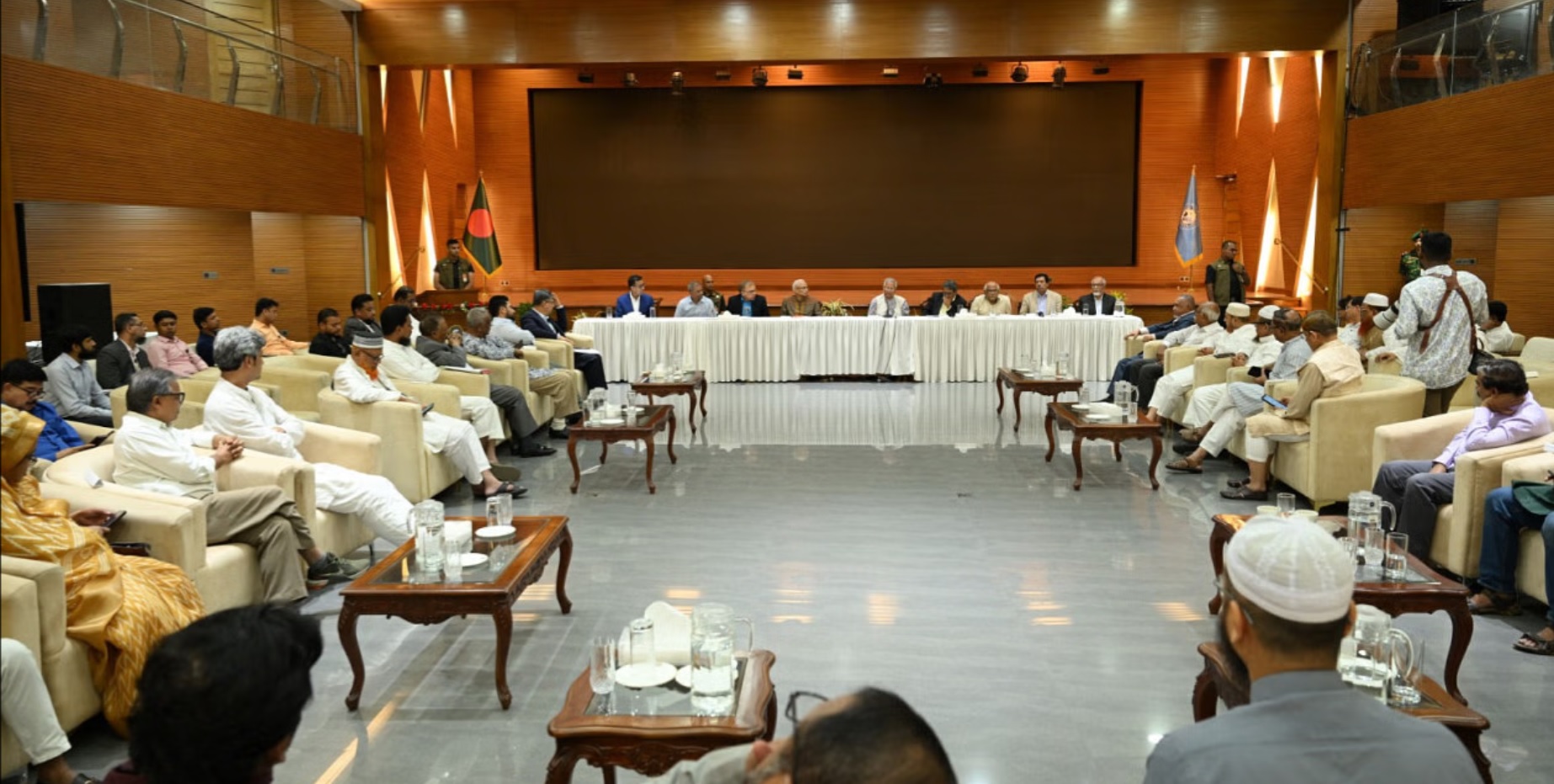 The discussions of the consensus commission's second phase are ongoing, and many important issues remain unresolved.