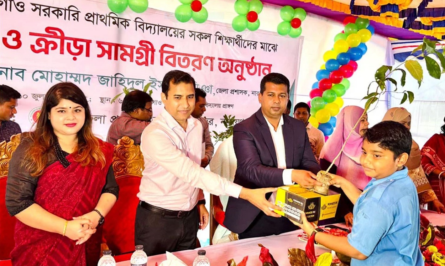 The district commissioner brought smiles to the faces of 350 underprivileged students in Narayanganj.